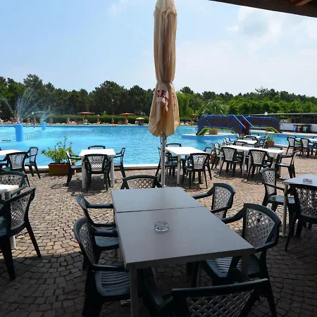 بيت للعطل Appealing Bungalow In Casalborsetti Near Seabeach كاسال بورسيتي