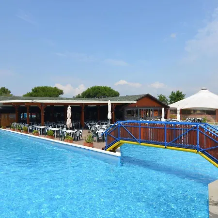 Appealing Bungalow In Casalborsetti Near Seabeach *