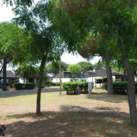 Appealing Bungalow In Casalborsetti Near Seabeach