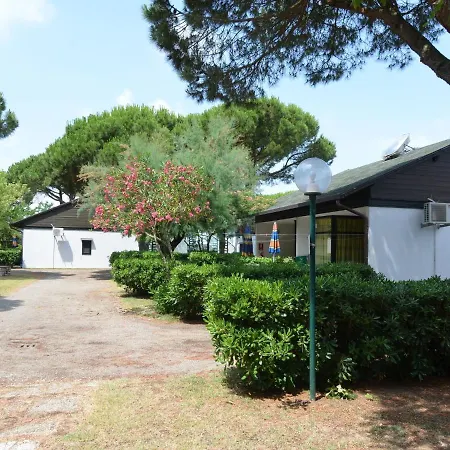 Appealing Bungalow In Casalborsetti Near Seabeach بيت للعطل *
