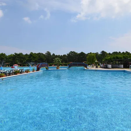 Appealing Bungalow In Casalborsetti Near Seabeach بيت للعطل *