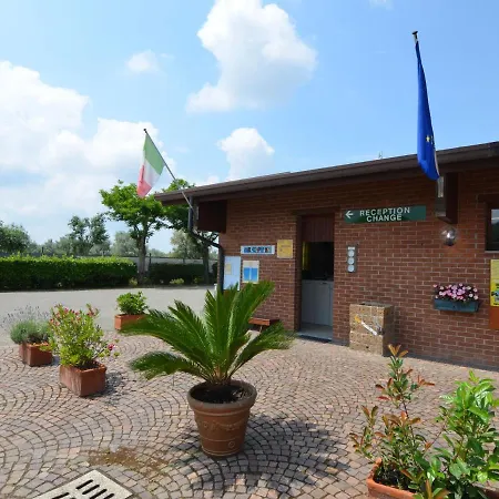 Appealing Bungalow In Casalborsetti Near Seabeach كاسال بورسيتي