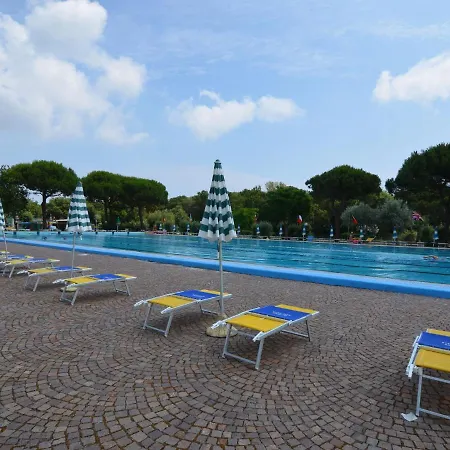 بيت للعطل Appealing Bungalow In Casalborsetti Near Seabeach كاسال بورسيتي